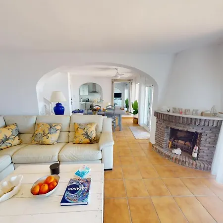 Rocas Del Mar Iii - Front Line Beach Holiday home *
